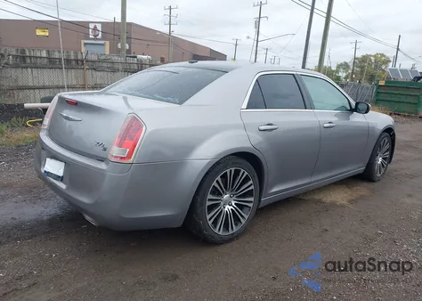 2013 Chrysler 300 300S z USA, uszkodzony, nr VIN 2C3CCABG9DH728135